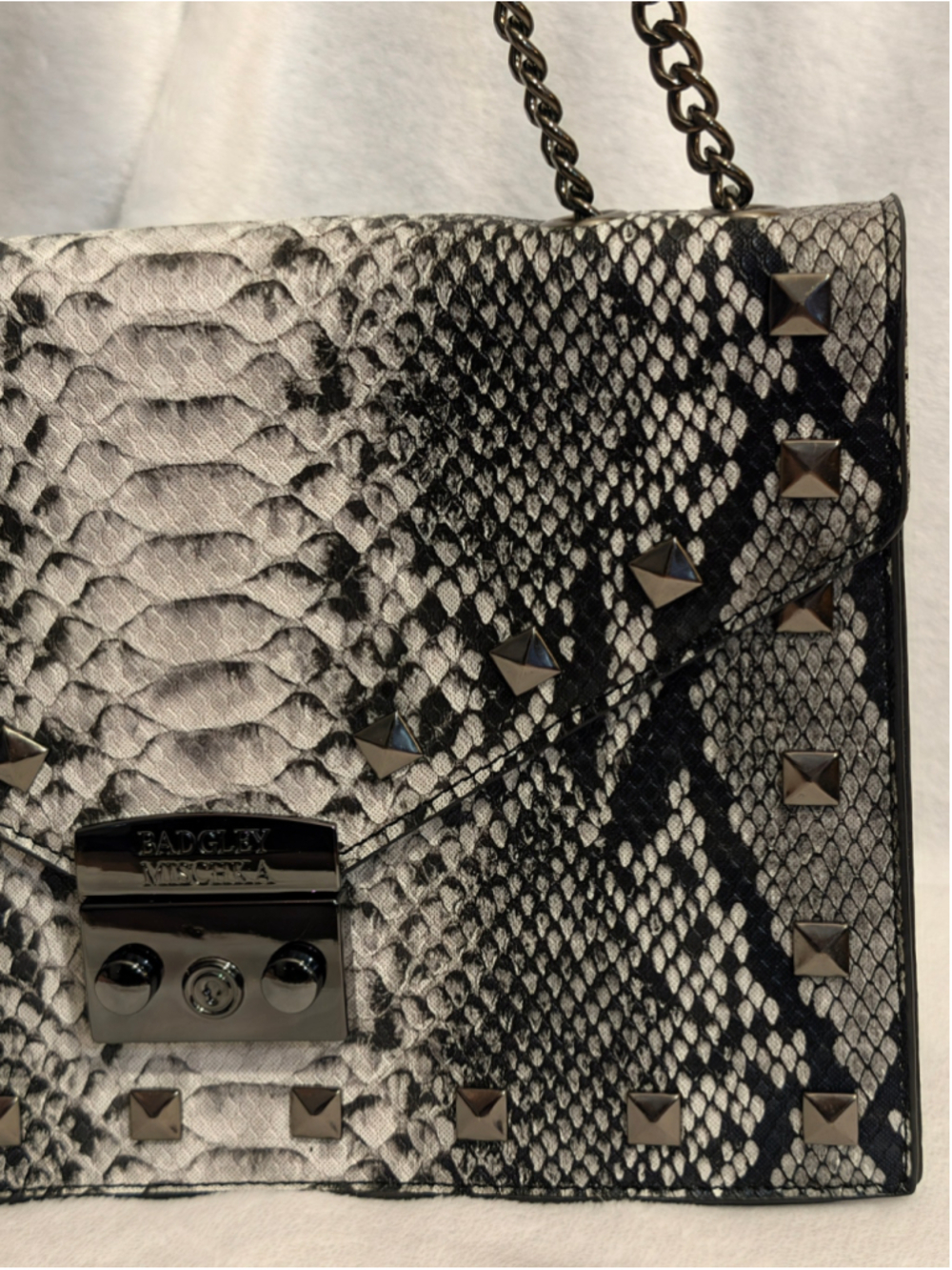Badgley Mischka NWT Crossbody Bag Vegan Leather Snake Print - Picture 7 of 15